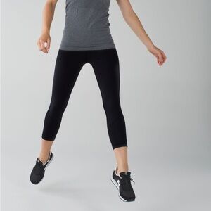 Lululemon Pace Rival Crop 22" in Black size 4